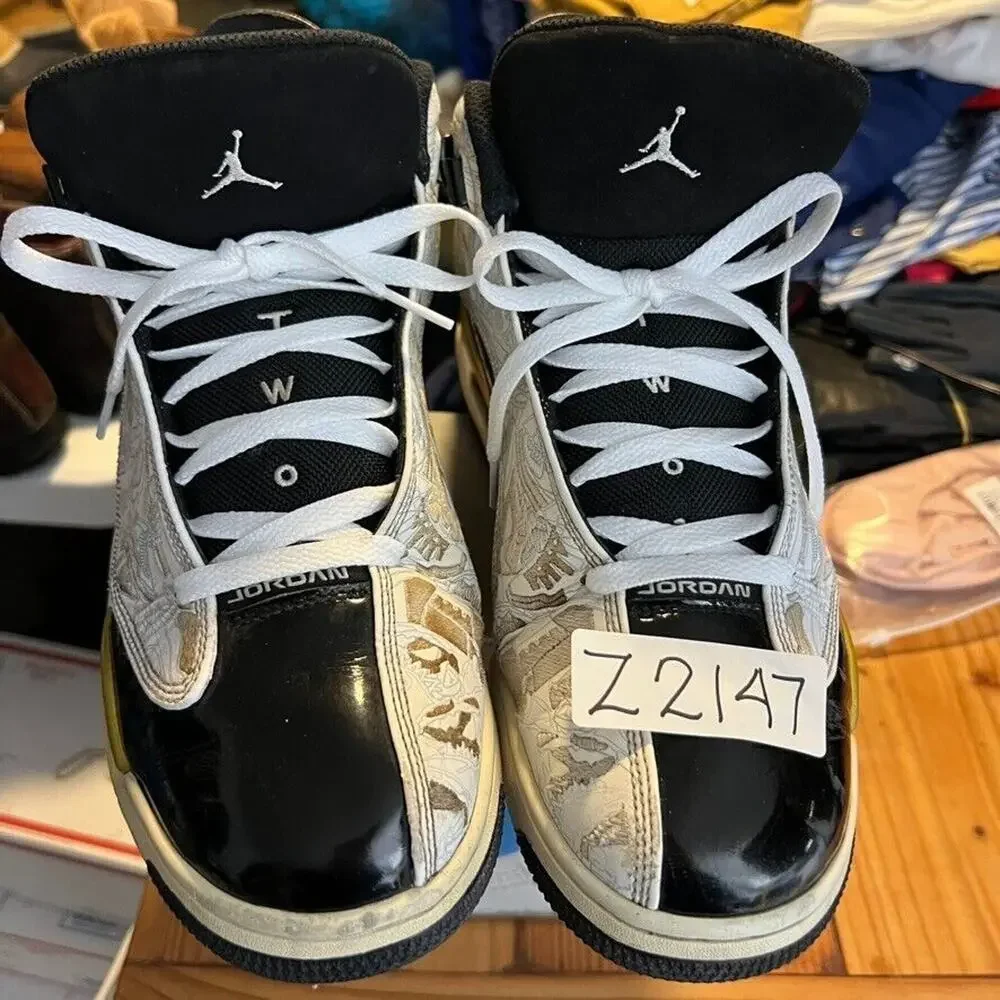 Nike Jordan Sneakers Mens 11.5 Dub Zero Black and White Gold Trim 311046-005